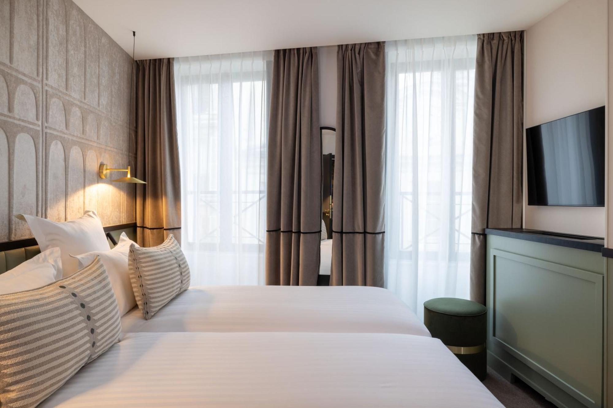 Hotel Grand Coeur Latin ปารีส ภายนอก รูปภาพ